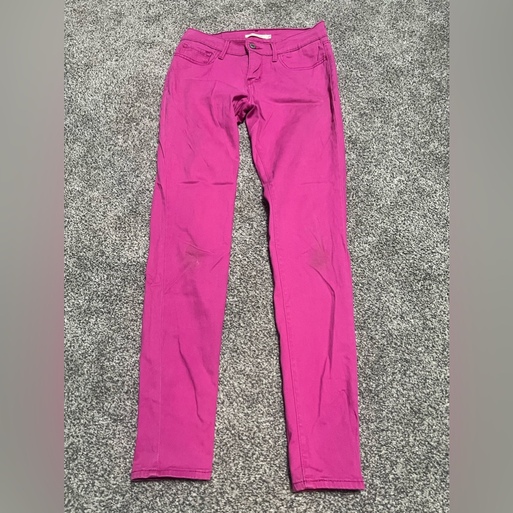 Woman’s Levi’s super skinny size 27